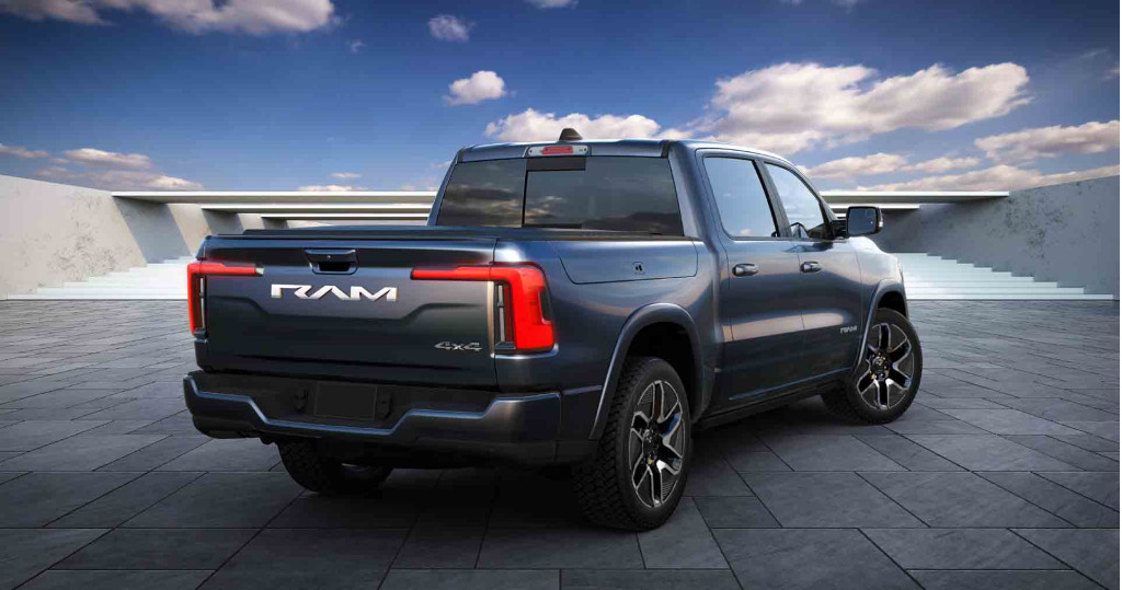 2025 Ram 1500 REV