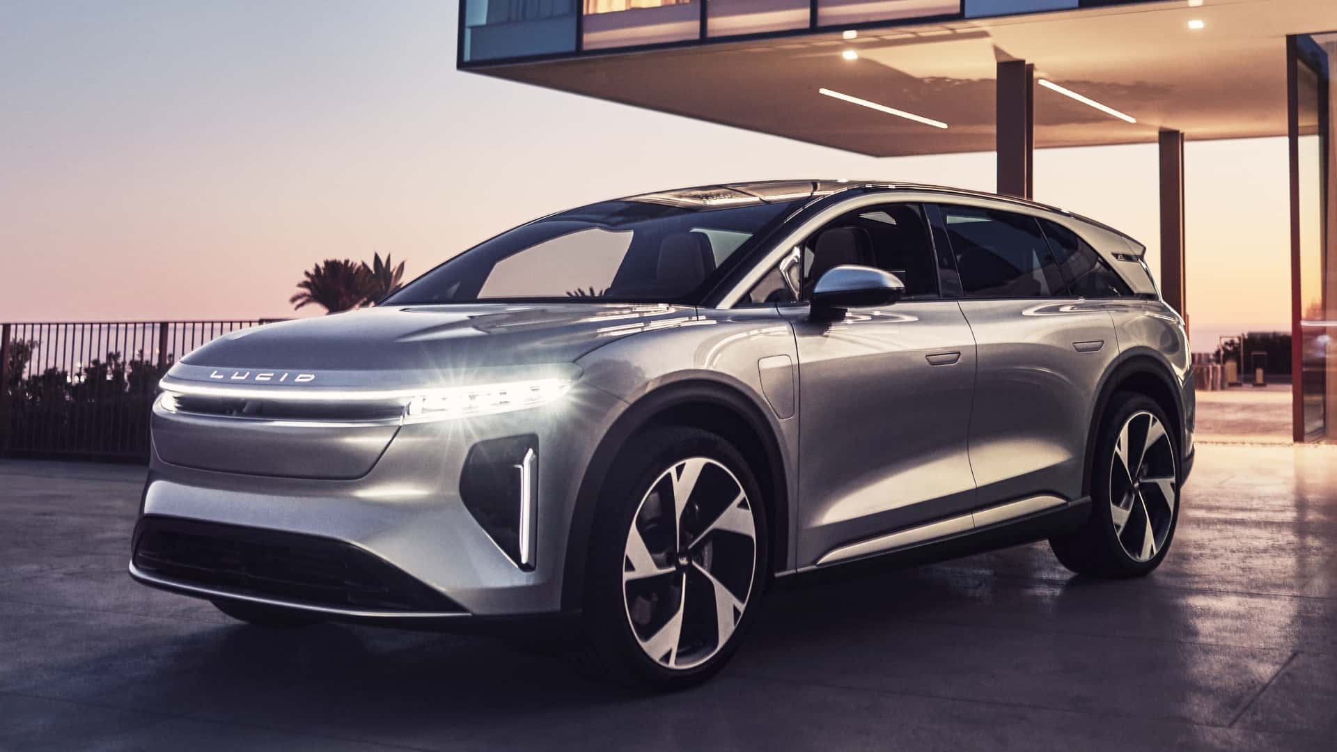 The 2025 Lucid Gravity Is A 440Mile, SevenSeat Electric SUV