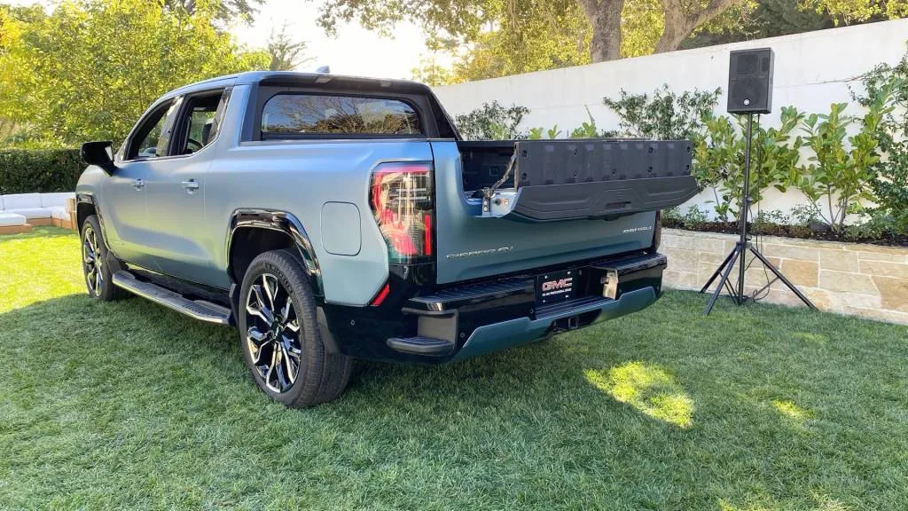 2025 GMC Sierra EV Denali