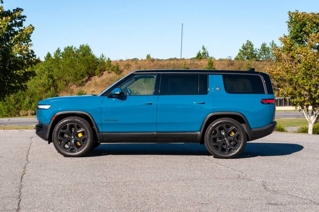 2025 Rivian R1S