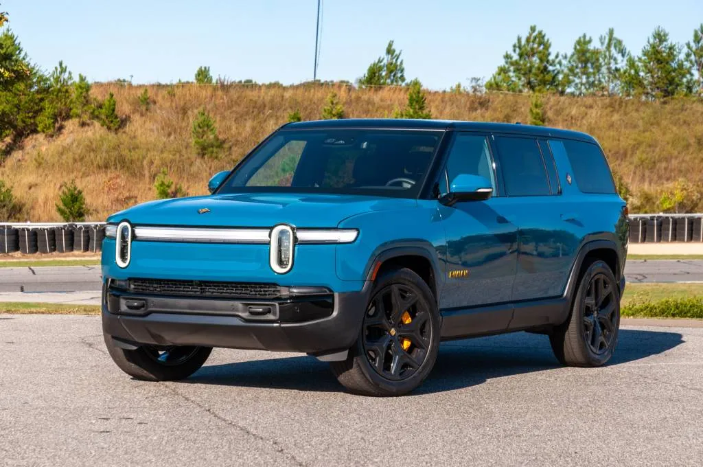 2025 Rivian R1S