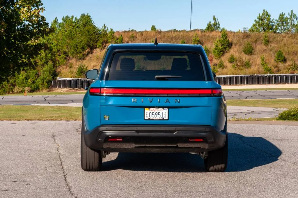 2025 Rivian R1S